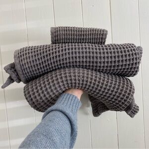 PARACHUTE | Waffle Towels Bundle | 2 bath towels 1 hand towel in charcoal